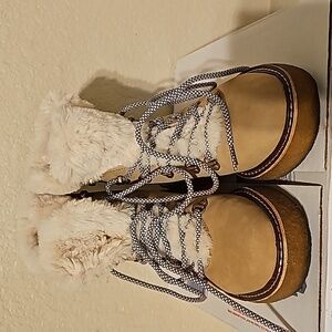 J.Crew wedged ankle Nubuck Crepe  round toe faux fur lace-up boots size 8